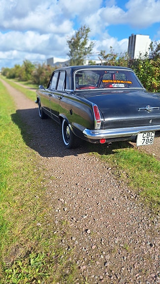 Chrysler Valiant 3 of 5