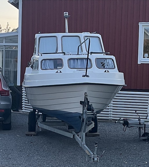 Praktisk kabinbåt med Mariner 50hk 4-takt 4 of 5