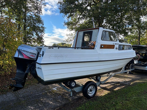 Praktisk kabinbåt med Mariner 50hk 4-takt 3 of 5