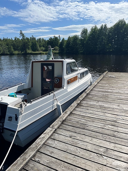 Praktisk kabinbåt med Mariner 50hk 4-takt 2 of 5