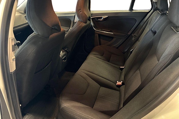 Volvo V60 14 of 27