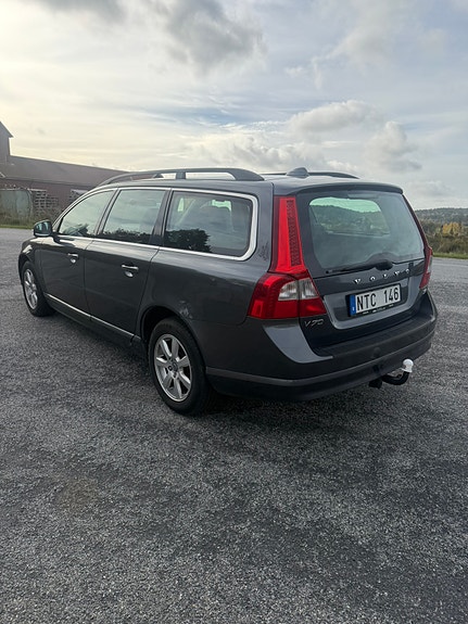 Volvo V70 3 of 8