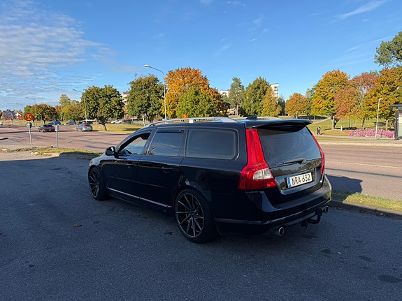 Volvo V70 3 of 5