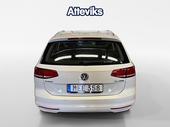 Volkswagen Passat 4 of 12