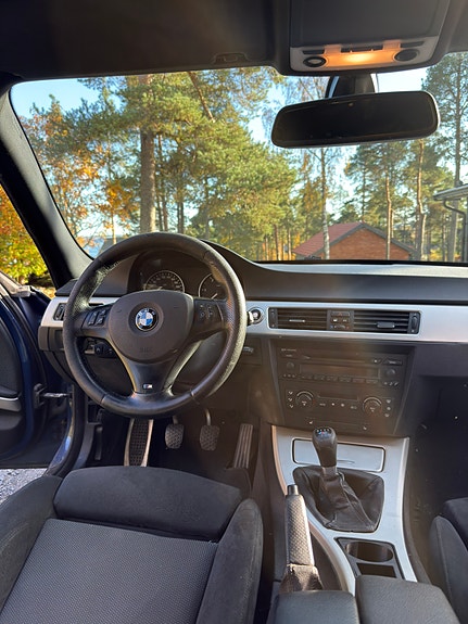 BMW 320d 5 of 8