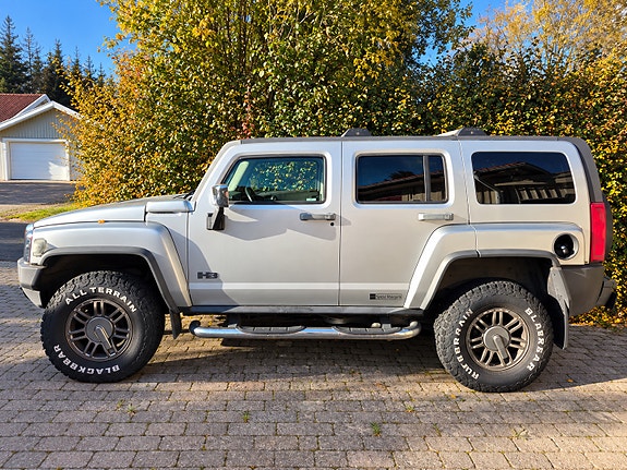 Hummer H3 2 of 6