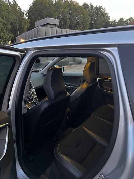 Volvo XC60 12 of 15