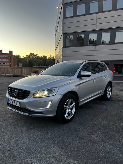 Volvo XC60 2 of 15