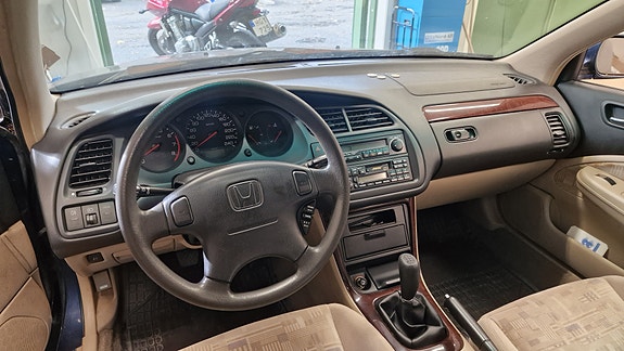 Honda Accord 3 of 8