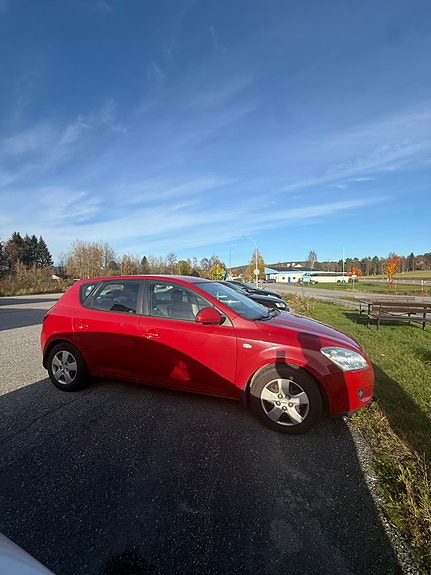 Kia Ceed 2 of 5