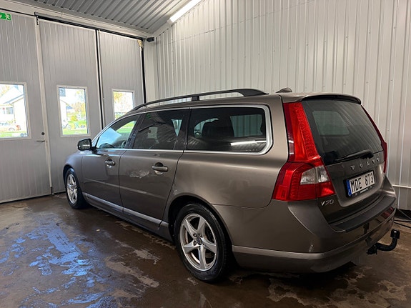 Volvo V70 3 of 8
