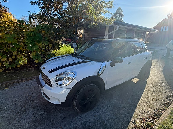 MINI Countryman Cooper D 2 of 5