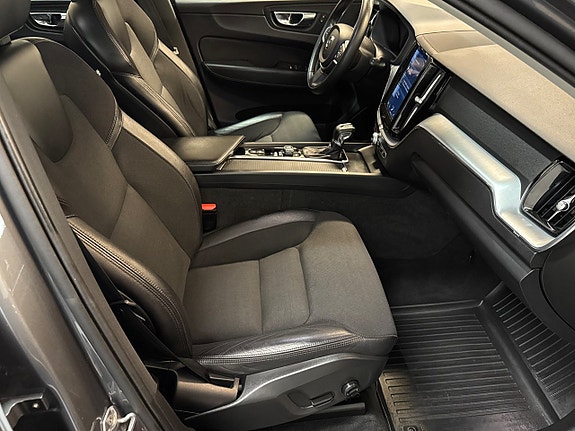 Volvo XC60 12 of 30