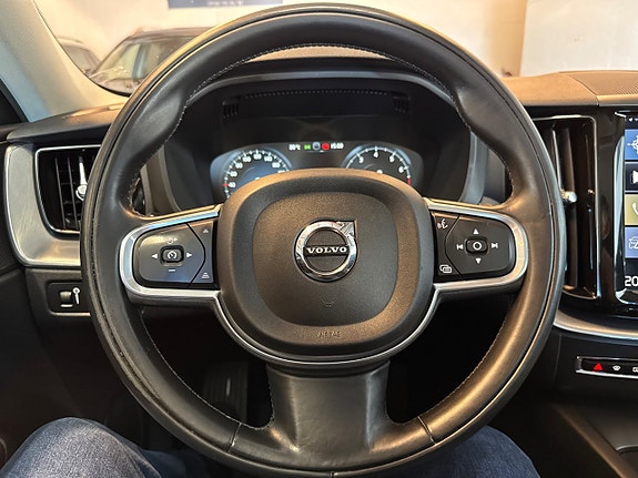 Volvo XC60 27 of 30