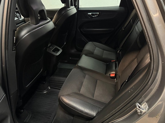 Volvo XC60 14 of 30