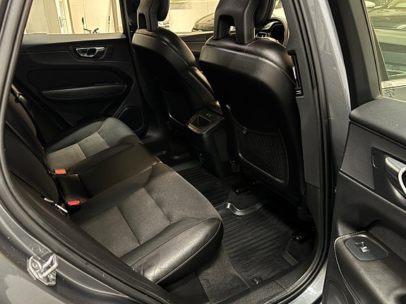 Volvo XC60 13 of 30