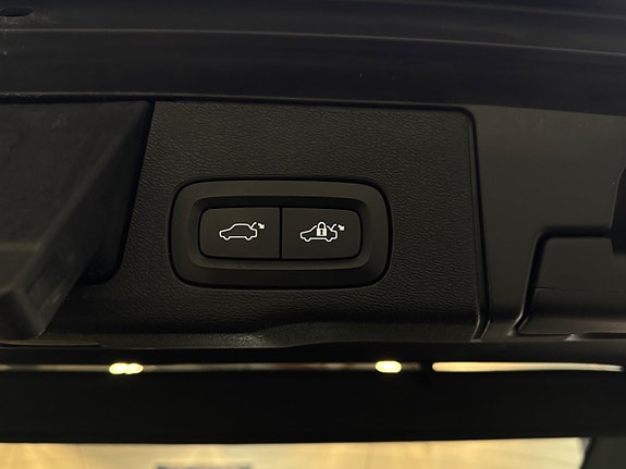 Volvo XC60 17 of 30