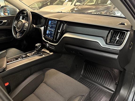 Volvo XC60 10 of 30