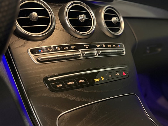 Mercedes-Benz C400 24 of 28