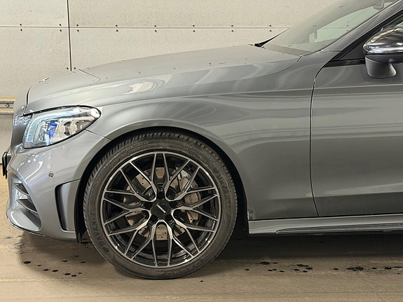 Mercedes-Benz C400 9 of 28