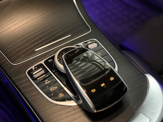 Mercedes-Benz C400 26 of 28