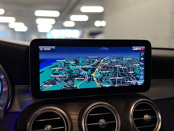 Mercedes-Benz C400 27 of 28