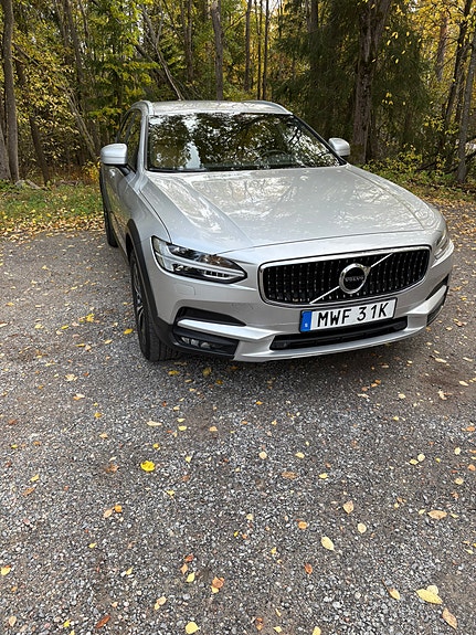 Volvo V90 Cross Country 2 of 15