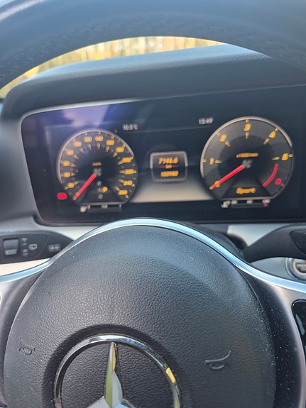 Mercedes-Benz E220 5 of 7