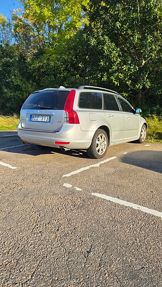 Volvo V50 4 of 17