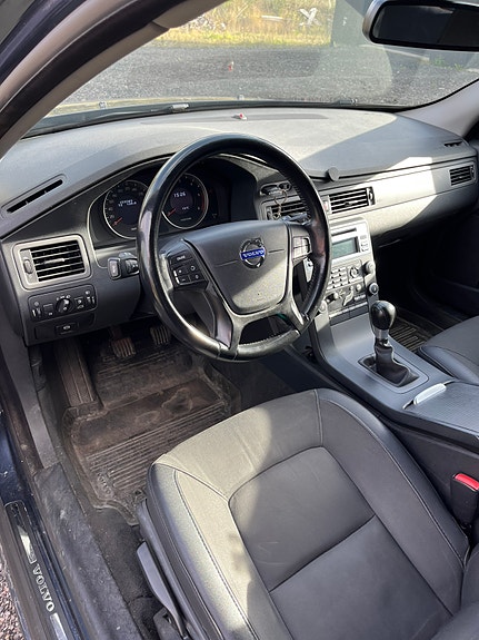 Volvo V70 3 of 3