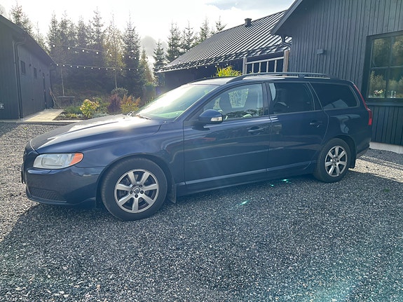 Volvo V70 2 of 3