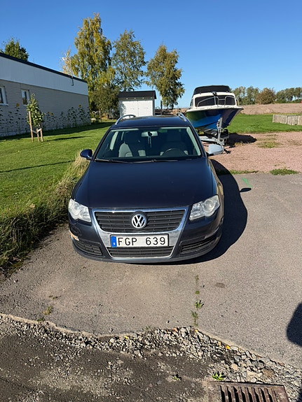 Volkswagen Passat 2 of 6