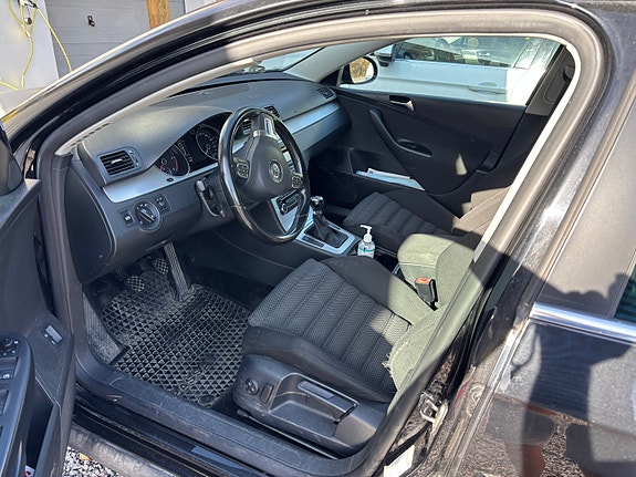 Volkswagen Passat 12 of 14