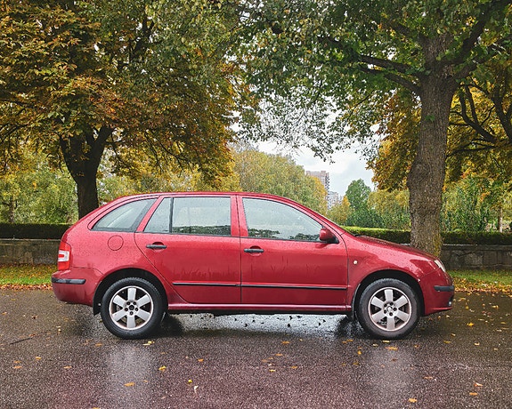 Skoda Fabia 2 of 6