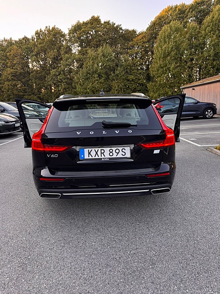 Volvo V60 2 of 9