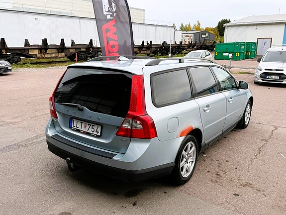 Volvo V70 3 of 9