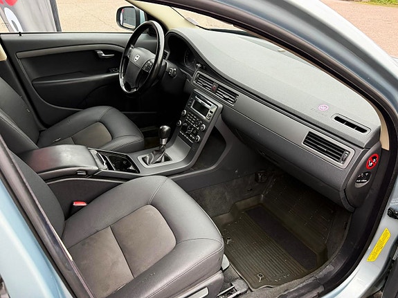 Volvo V70 8 of 9