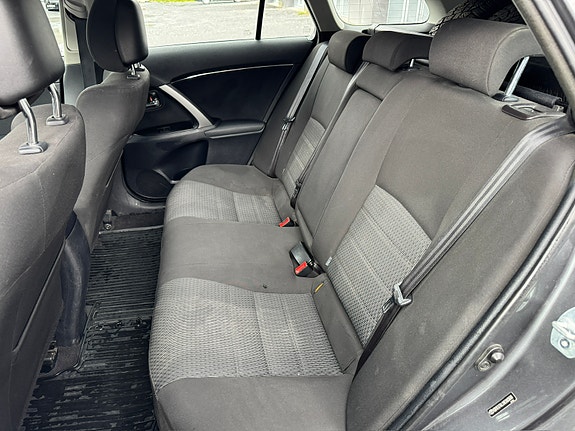 Toyota Avensis 7 of 10
