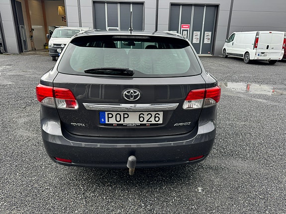 Toyota Avensis 3 of 10