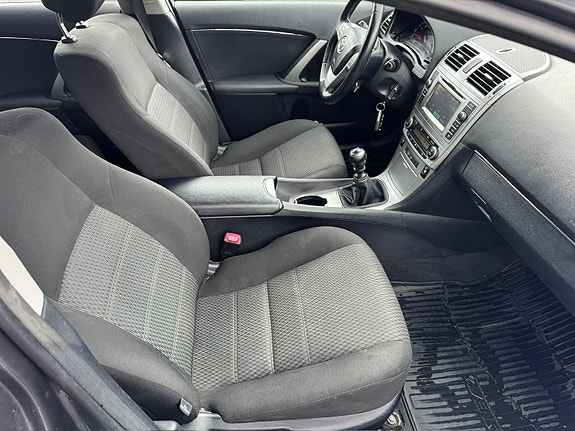 Toyota Avensis 5 of 10