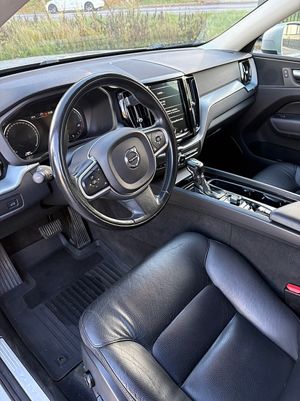Volvo XC60 11 of 24