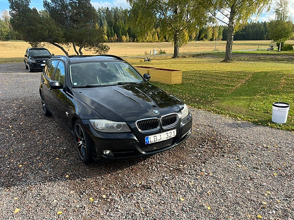 BMW 320d 2 of 11