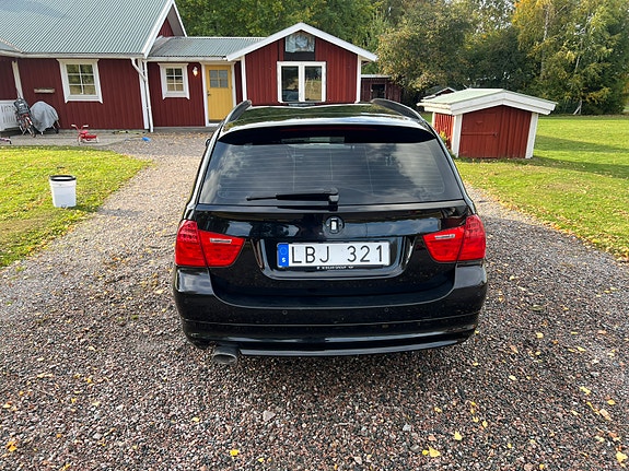 BMW 320d 3 of 11