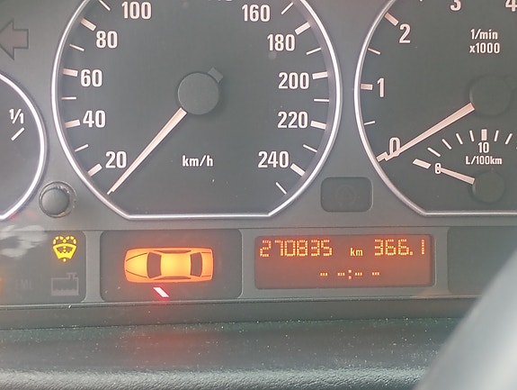 BMW 330Xi 5 of 6