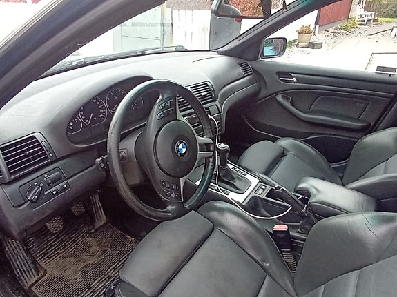 BMW 330Xi 4 of 6