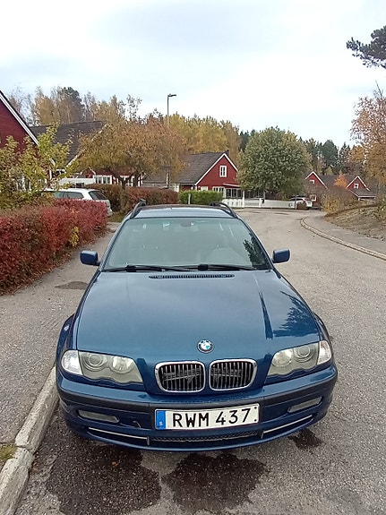 BMW 330Xi 3 of 6
