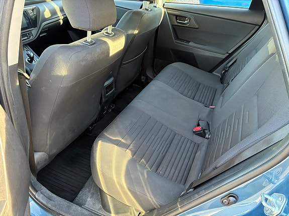 Toyota Auris 4 of 6