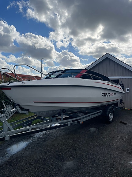 Sting 610 BR + Suzuki 4-takt 150 hk -23 med 58 timmar på motorn. 7 of 7