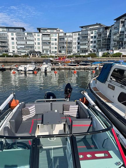 Sting 610 BR + Suzuki 4-takt 150 hk -23 med 58 timmar på motorn. 5 of 7