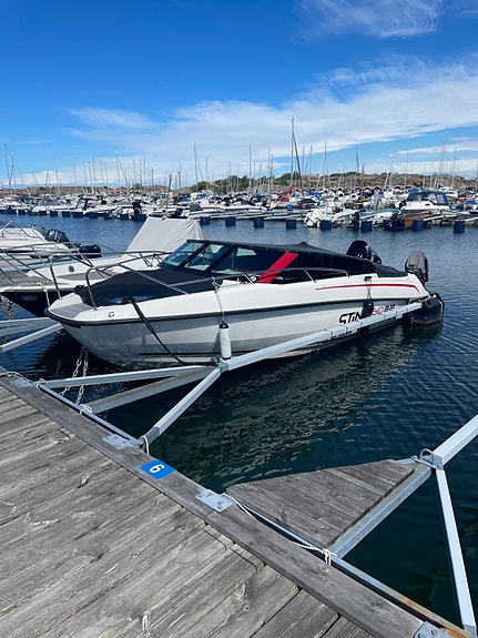 Sting 610 BR + Suzuki 4-takt 150 hk -23 med 58 timmar på motorn. 2 of 7